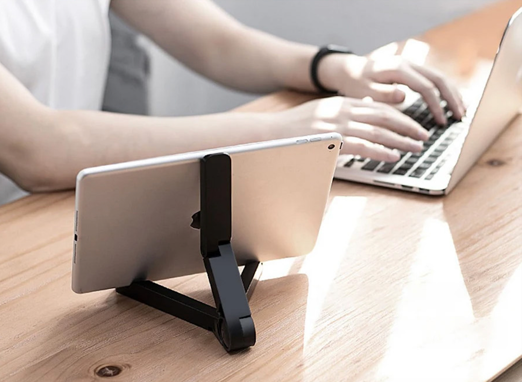 Suporte Dobrável para Tablet e Telemóvel - Compatível com iPad, Samsung e Xiaomi Suporte Dobrável para Tablet e Telemóvel - Compatível com iPad, Samsung e Xiaomi